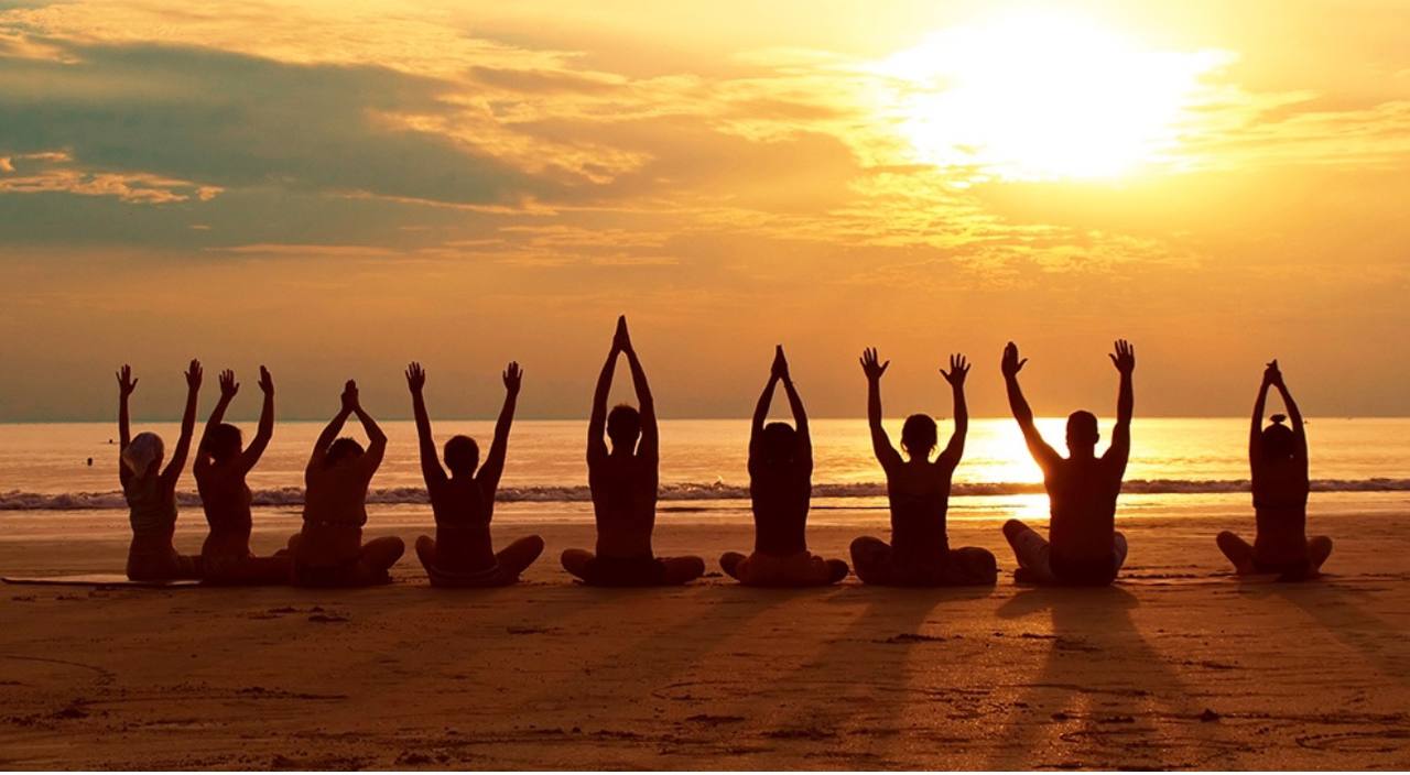 Йога тур в Анапу 7-12 мая. Медитации на берегу моря, дельфины и маки! (йога тур в мае, йога тур с детьми)