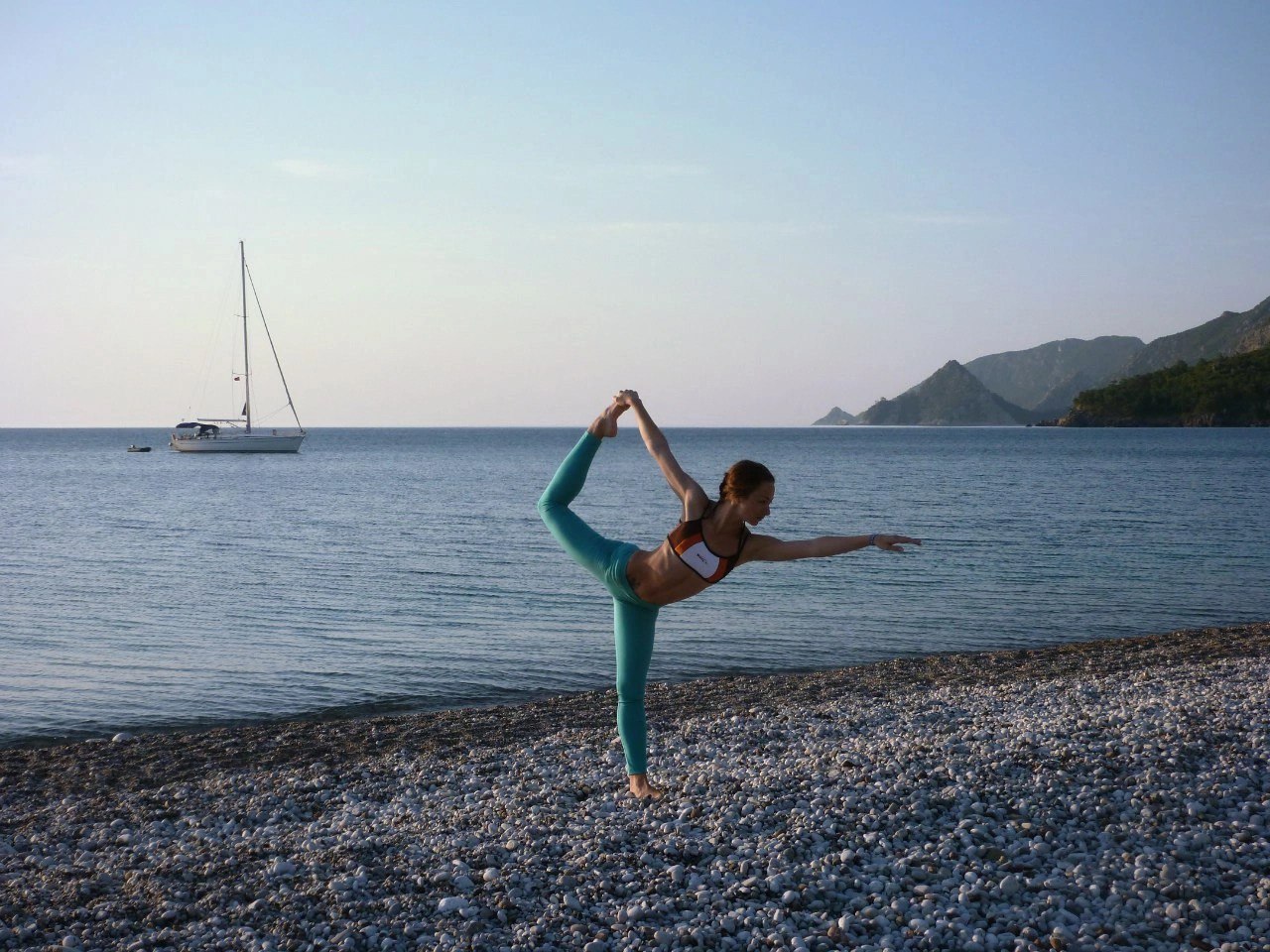 Йога тур в Анапу 7-12 мая. Медитации на берегу моря, дельфины и маки! (йога тур в мае, йога тур с детьми)
